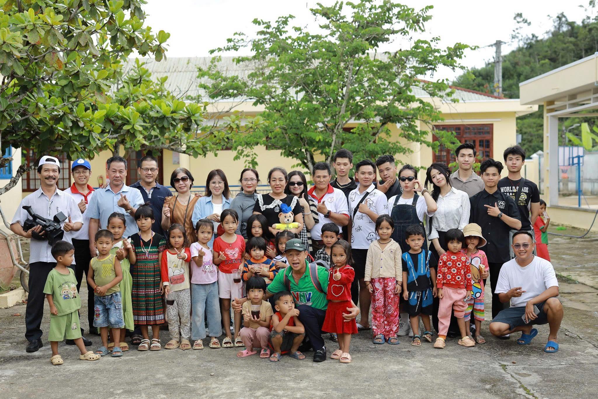 CLB Máu Nóng Từ Tâm Nhiên - Chương Trình Trao Yêu Thương