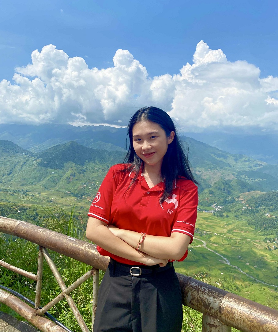 Chuyến đi thiện nguyện ở Mù Cang Chải đã đánh dấu cột mốc Phương Linh chính thức trở thành Đội trưởng của CLB Thanh niên vận động hiến máu Trường Đại học Sư phạm Hà Nội (Ảnh: NVCC)