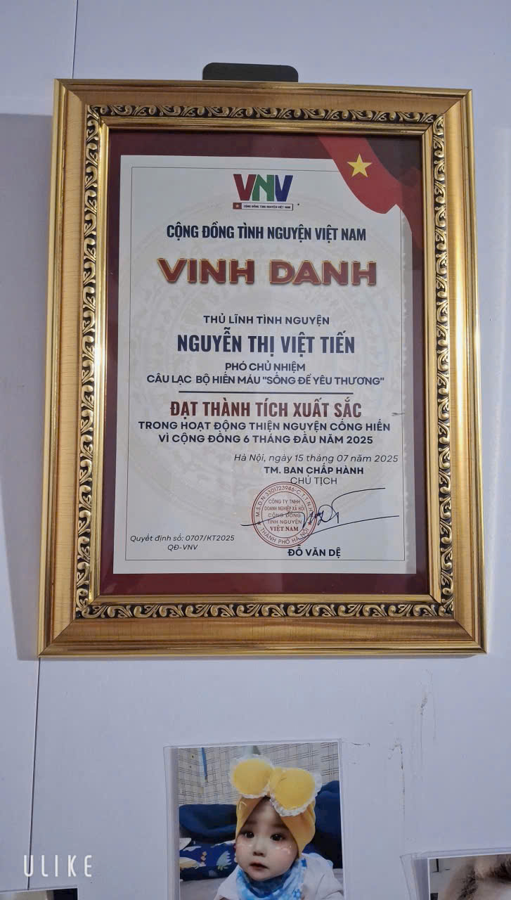 Ảnh 2. Hình ảnh bảng vinh danh thủ lĩnh tình nguyện của chị Tiến đạt thành tích xuất sắc trong hoạt động thiện nguyện cống hiến vì cộng đồng 6 tháng đầu năm 2025 (Ảnh: NVCC)