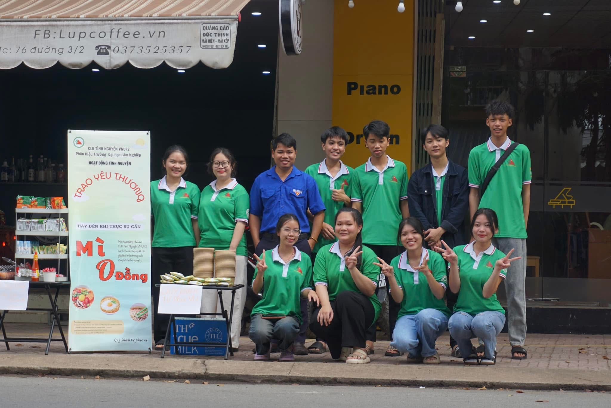 Ảnh 5. Lấy phương châm “Sức trẻ – Nhiệt huyết – Thành công” làm kim chỉ nam, CLB Tình nguyện Đại học Lâm nghiệp VNUF2 luôn thể hiện tinh thần sẵn sàng dấn thân, gieo mầm những giá trị tốt đẹp và kiến tạo những thành công mang ý nghĩa nhân văn sâu sắc (Ảnh: NVCC)