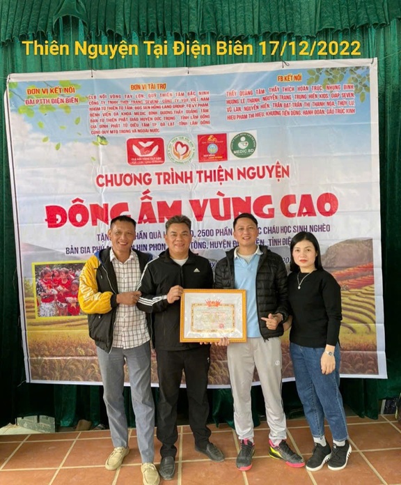 Ảnh 4: Anh Long tham gia chương trình “Đông ấm vùng cao” năm 2022 tại tỉnh Điện Biên (NVCC) 