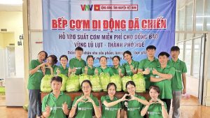 Hơn 2.000 suất cơm mỗi ngày từ Bếp cơm di động dã chiến tại Thành phố Huế – ấm lòng giữa những ngày mưa lũ miền Trung