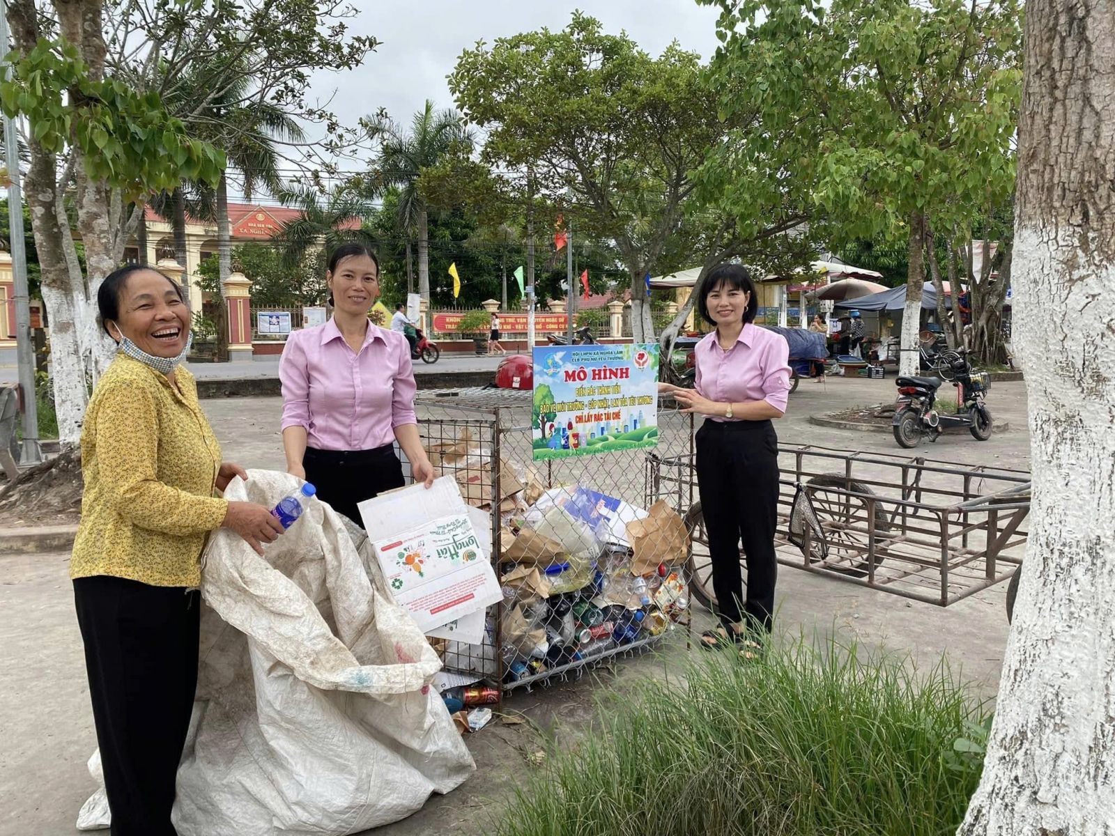 Ảnh 4: Mô hình "Biến rác thành tiền" bảo vệ môi trường, lan tỏa yêu thương. (Nguồn: Hội Liên Hiệp Phụ Nữ tỉnh Ninh Bình)
