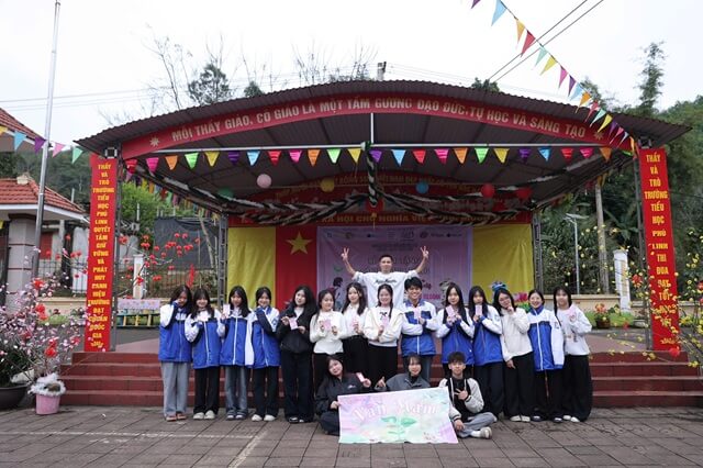 Ảnh 1: Ban Tổ chức và Tình nguyện viên tại sự kiện “Văn mầm” 2026.