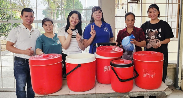 Ảnh 2: Những bát cháo nóng hổi mang theo hy vọng (Ảnh: NVCC)